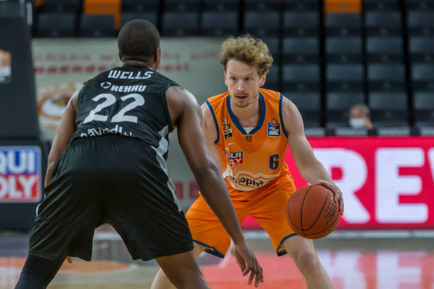 场的人员选 场的人员选