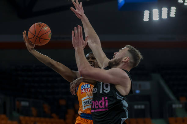 法用一个词 法用一个词